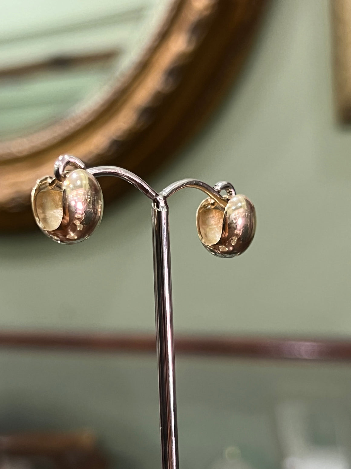 Clam Huggie Earrings in 9ct Yellow Gold SMALL