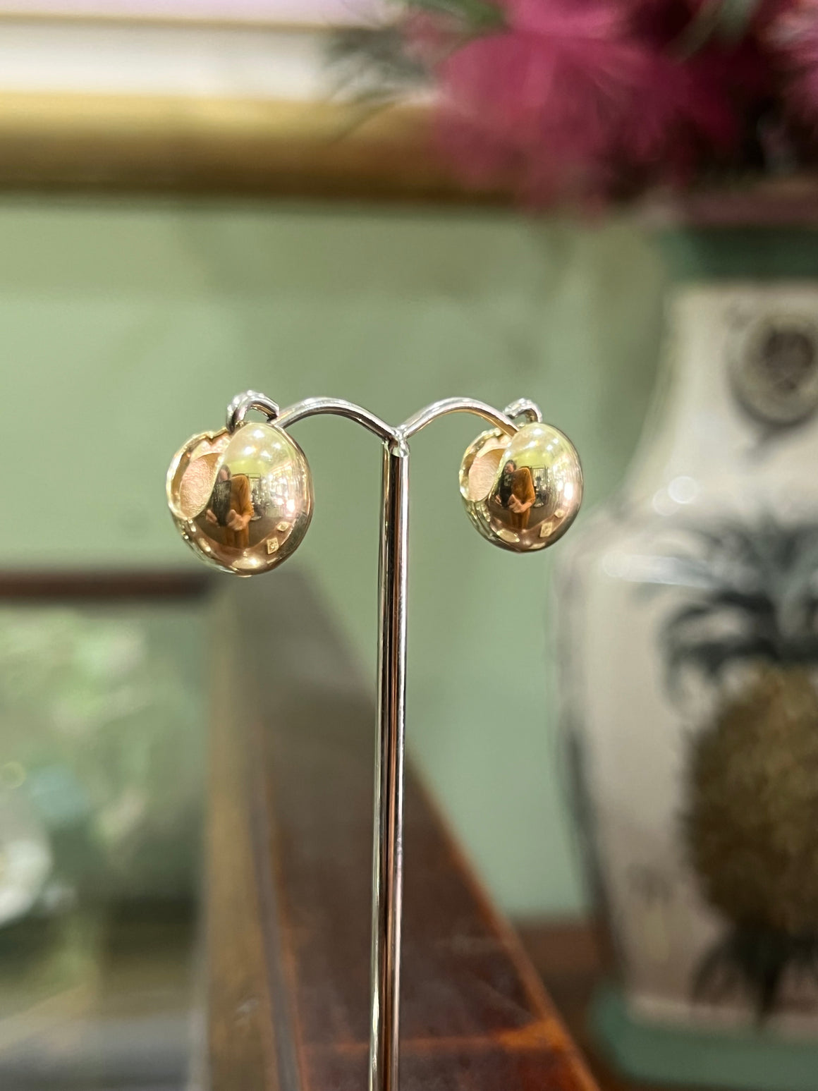 Clam Huggie Earrings in 9ct Yellow Gold LARGE
