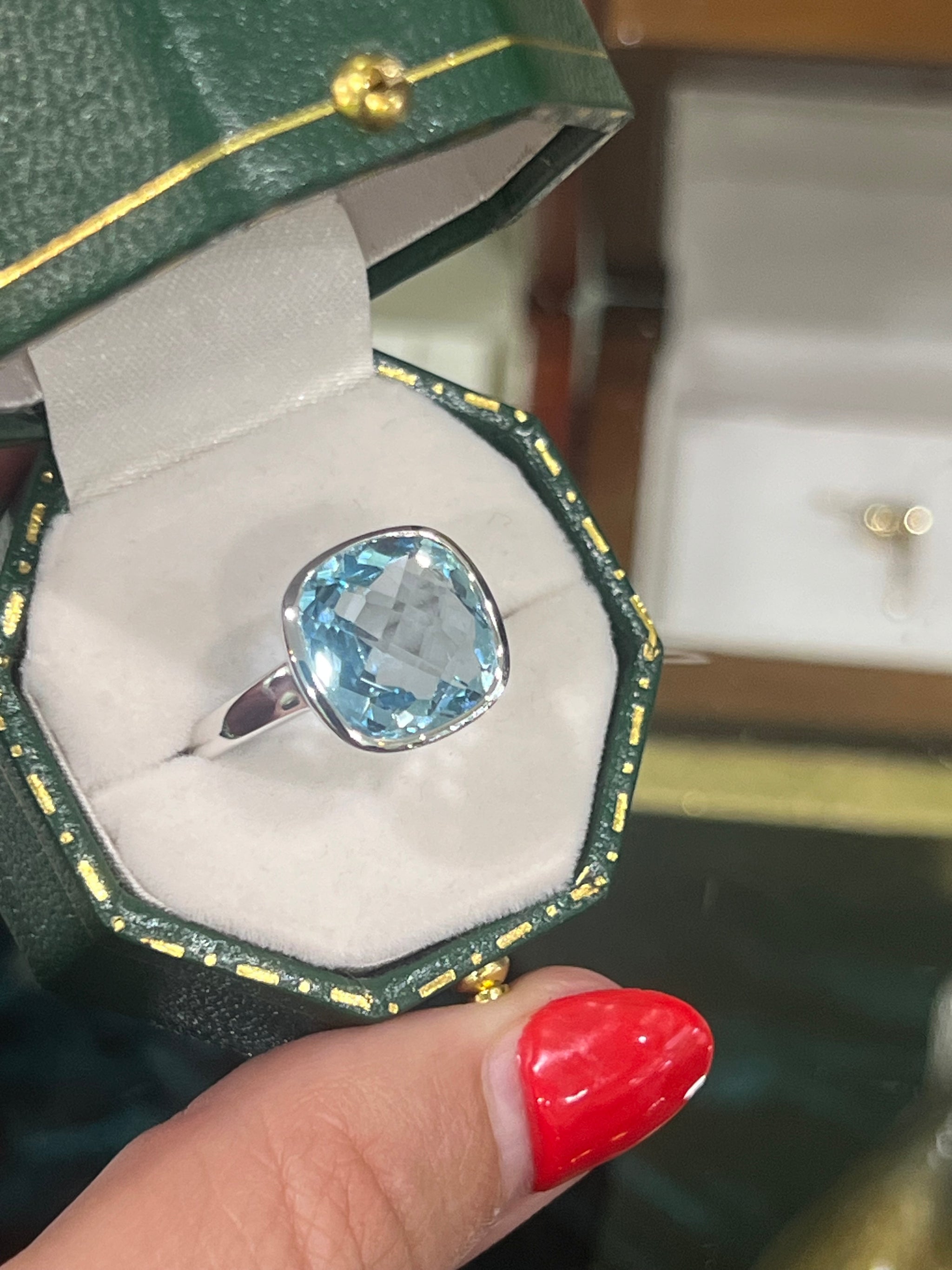 Sky Blue Topaz ring in 9ct White Gold