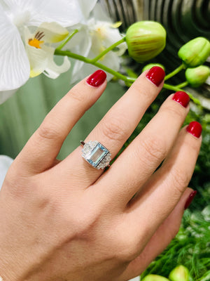 Aquamarine and Diamond Ring in 18ct White Gold