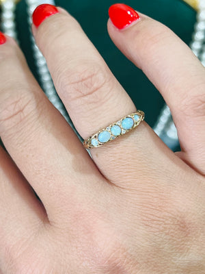 Opal ring in 9ct yellow gold