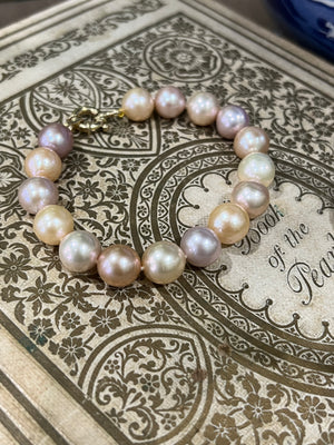 Pink and Champagne Pearl bracelet with yellow gold clasp