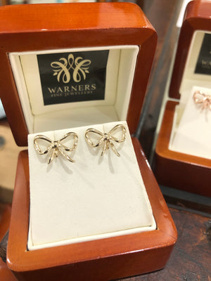 Bow Studs in 9ct Yellow Gold